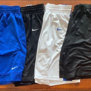 Lot of 4 men’s large Nike shorts